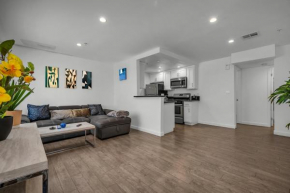 Stylish One-Bedroom Retreat with Central AC & Free Parking in the Heart of Hollywood